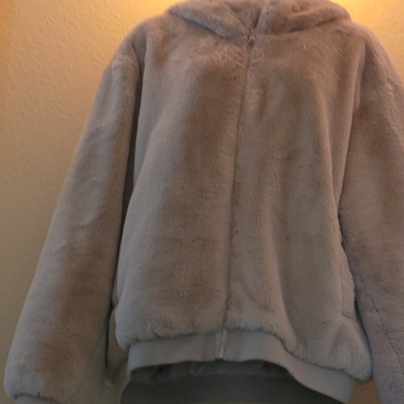 Blanc Noir   sheered faux furJacket  Super soft  NWOT 🤍🤍🤍🤍🤍✨ - Picture 8 of 13